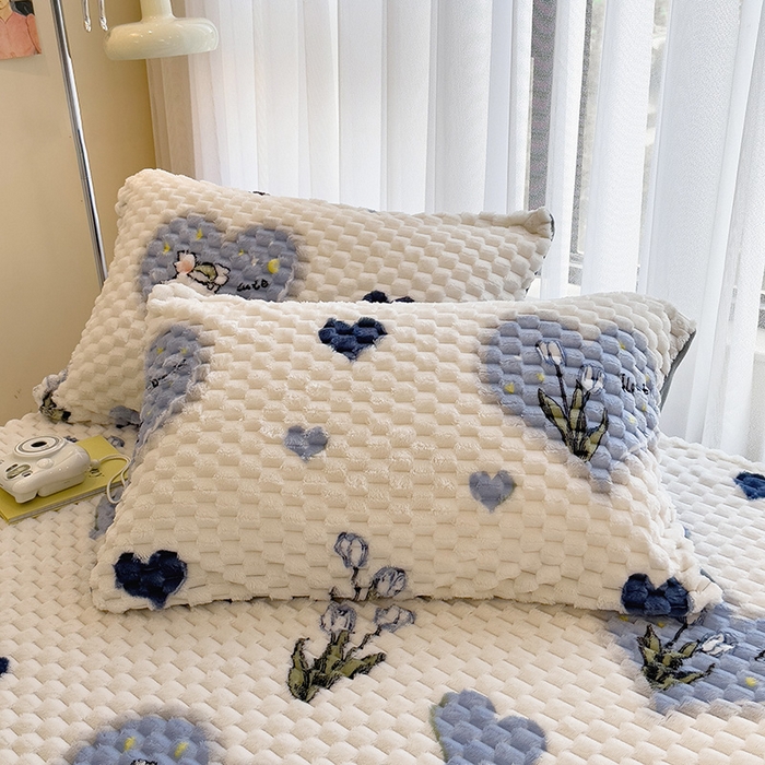 91家纺网 家纺一手货源 找家纺 丝幔家纺 2025新款 豆豆绒床笠 爱心兔