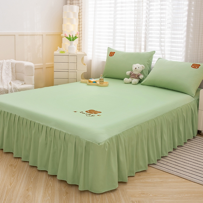 91家纺网 家纺一手货源 找家纺 极梦家纺（支持定制） 2025新款韩版纯色卡通单床裙三件套素色 草绿小熊