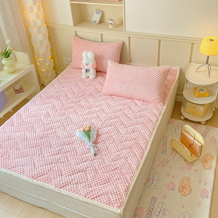 91家纺网 家纺一手货源 找家纺 澳梵家居 2023新款豆豆绒夹棉床护垫 豆豆-粉