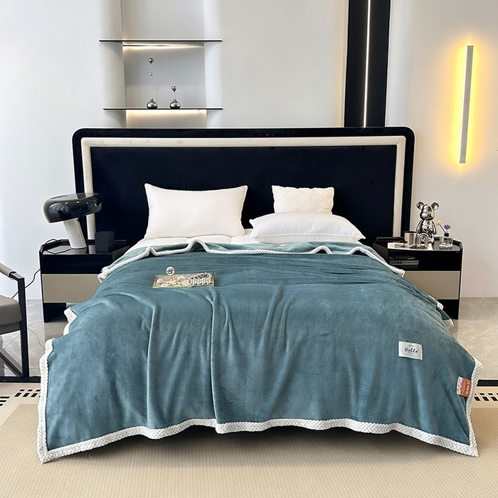 91家纺网 家纺一手货源 找家纺 2023新款400g高克重纯色双面牛奶绒毛毯盖毯毯子 水绿色