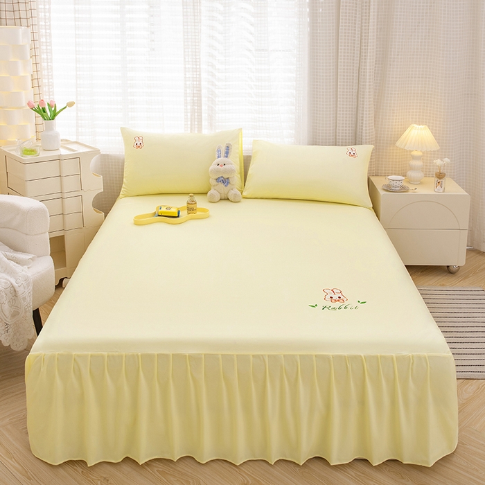 91家纺网 家纺一手货源 找家纺 极梦家纺（支持定制） 2025新款韩版纯色卡通单床裙三件套素色 米黄小兔