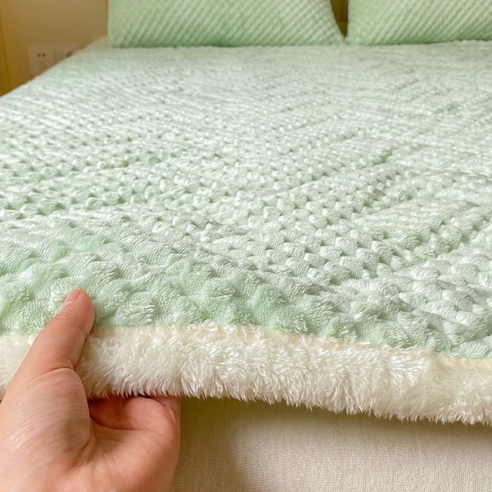 91家纺网 家纺一手货源 找家纺 澳梵家居 2023新款豆豆绒夹棉床护垫 豆豆-嫩绿