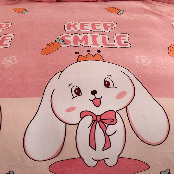 91家纺网 家纺一手货源 找家纺 美达 2025新款A类牛奶绒印花床笠款四件套 玉兔粉