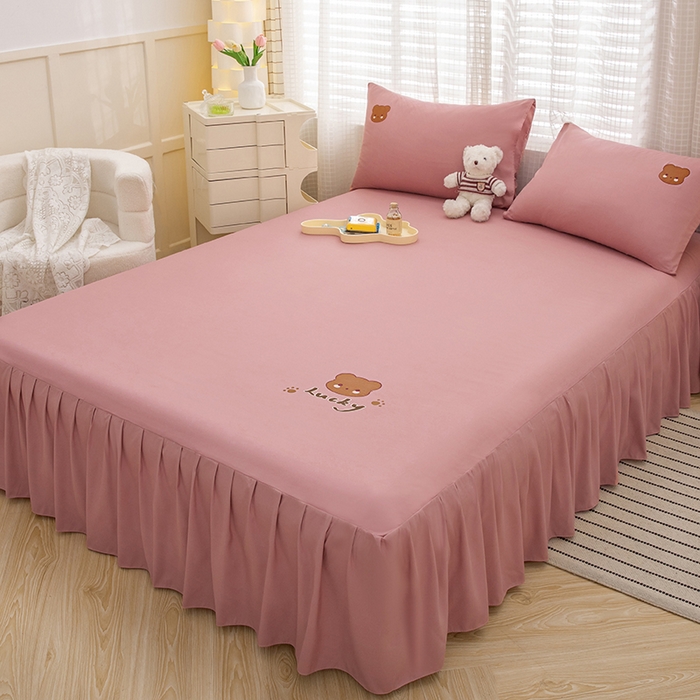 91家纺网 家纺一手货源 找家纺 极梦家纺（支持定制） 2025新款韩版纯色卡通单床裙三件套素色 豆沙小熊