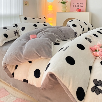 91家纺网 家纺一手货源 找家纺 莱米家纺 2023新款小版牛奶绒印花四件套 蝴蝶结