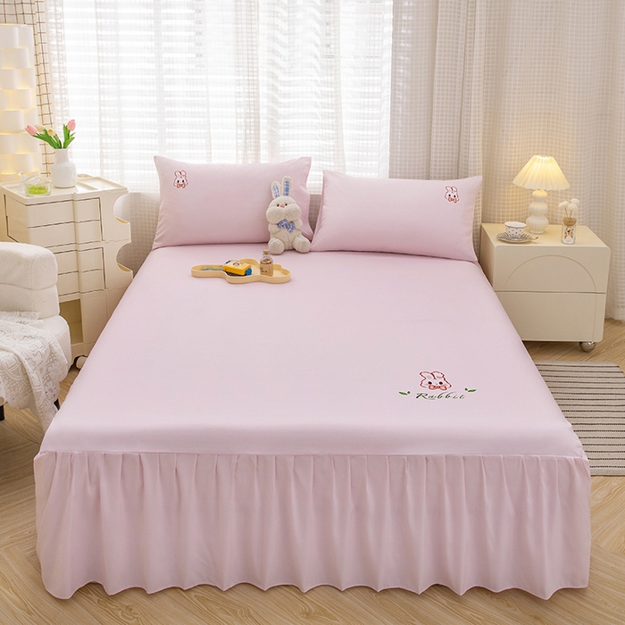 91家纺网 家纺一手货源 找家纺 极梦家纺（支持定制） 2025新款韩版纯色卡通单床裙三件套素色 浅粉小兔