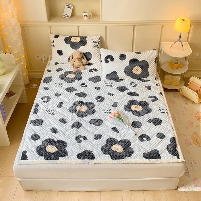 91家纺网 家纺一手货源 找家纺 澳梵家居 2023新款豆豆绒夹棉床护垫 向阳花开