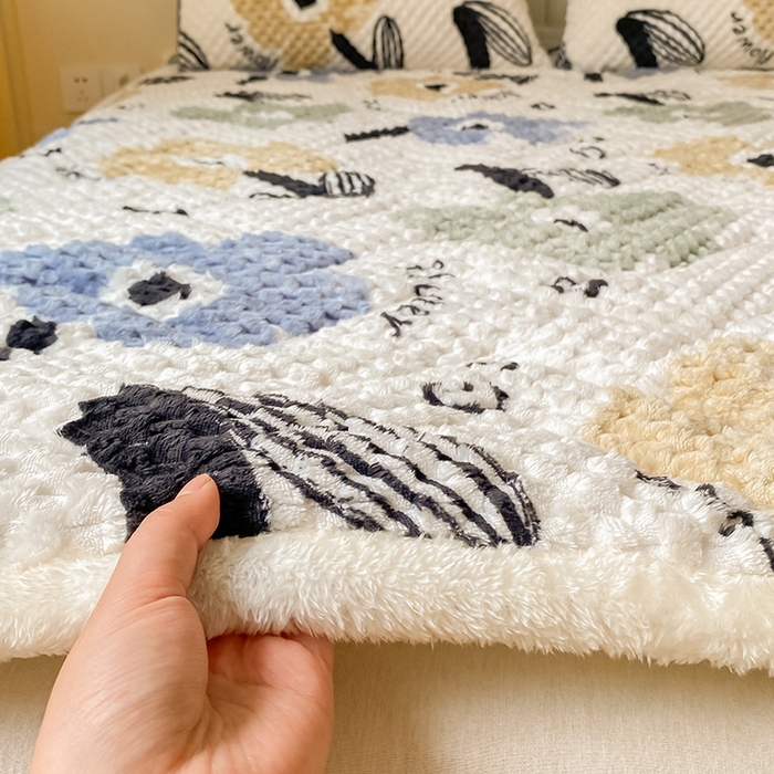 91家纺网 家纺一手货源 找家纺 澳梵家居 2023新款豆豆绒夹棉床护垫 花季