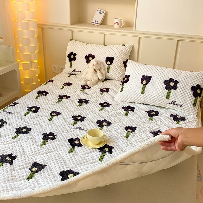 91家纺网 家纺一手货源 找家纺 澳梵家居 2023新款豆豆绒夹棉床护垫 小花花