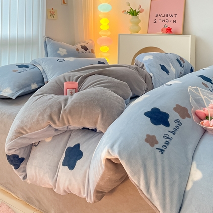 91家纺网 家纺一手货源 找家纺 莱米家纺 2023新款小版牛奶绒印花四件套 星空