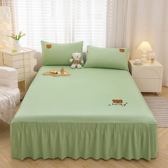 91家纺网 家纺一手货源 找家纺 极梦家纺（支持定制） 2025新款韩版纯色卡通单床裙三件套素色 草绿小熊