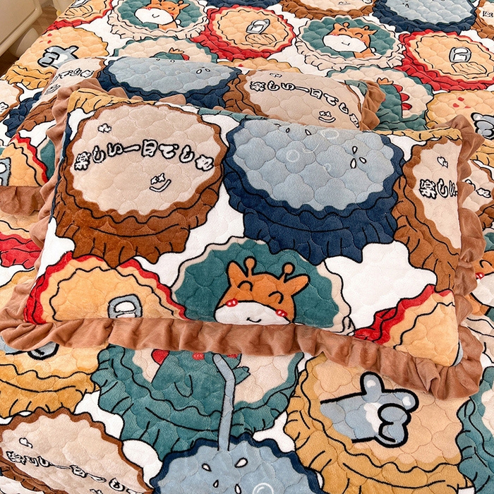 91家纺网 家纺一手货源 找家纺 美达 2025新款A类牛奶绒夹棉床盖 开心满罐