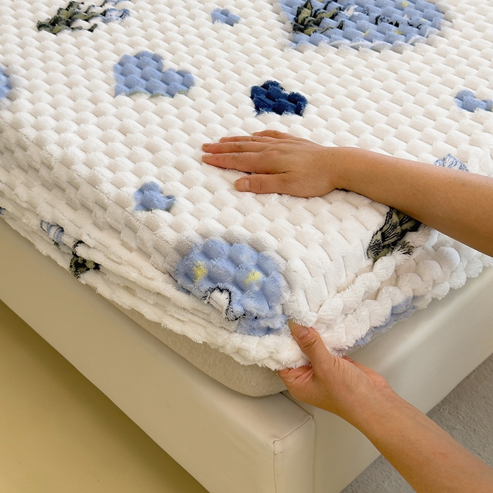 91家纺网 家纺一手货源 找家纺 丝幔家纺 2025新款 豆豆绒床笠 爱心兔