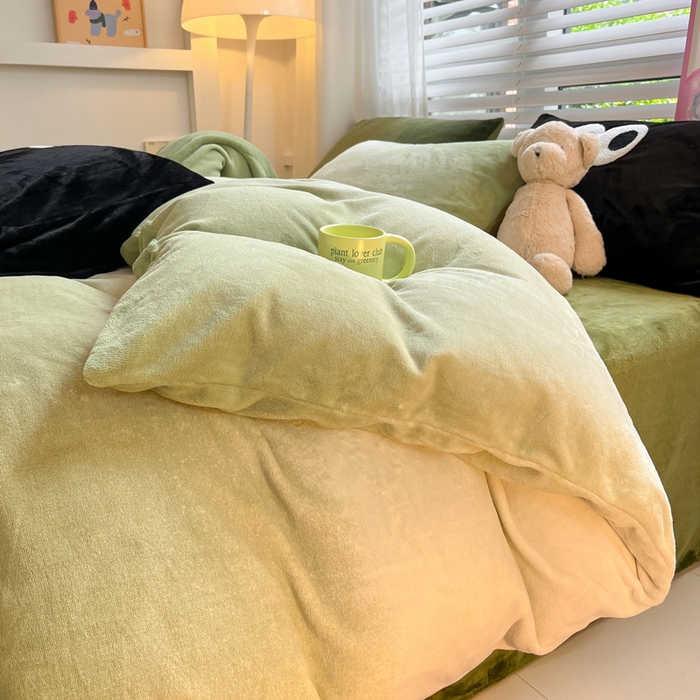 91家纺网 家纺一手货源 找家纺 雅居纺家纺 2023新款毛巾绣混搭牛奶绒四件套 渐变混搭绿