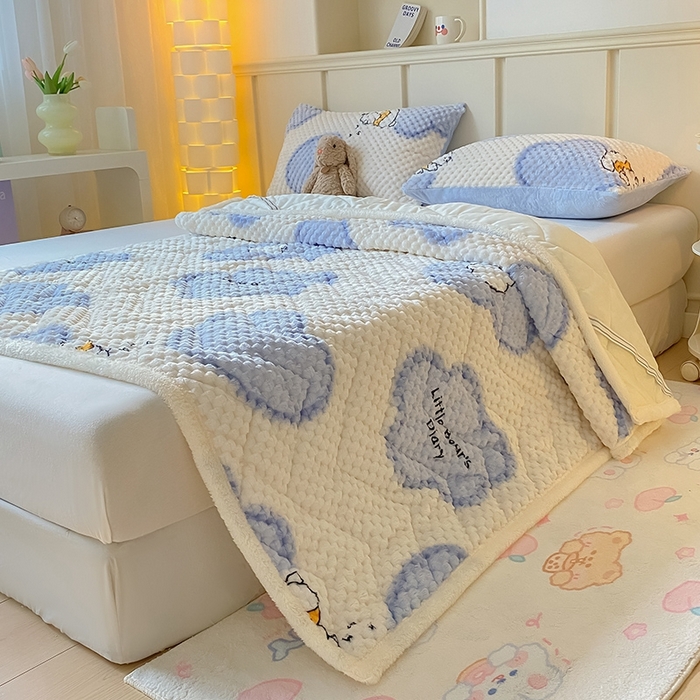 91家纺网 家纺一手货源 找家纺 澳梵家居 2023新款豆豆绒夹棉床护垫 爱的抱抱