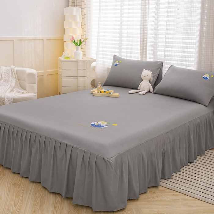 91家纺网 家纺一手货源 找家纺 极梦家纺（支持定制） 2025新款韩版纯色卡通单床裙三件套素色 深灰小鸭