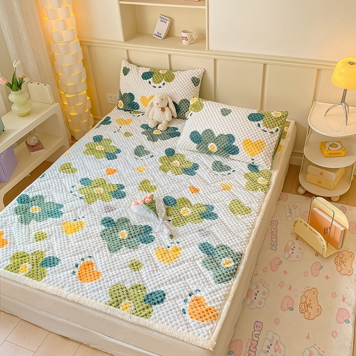 91家纺网 家纺一手货源 找家纺 澳梵家居 2023新款豆豆绒夹棉床护垫 绿色心情