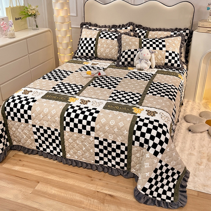 91家纺网 家纺一手货源 找家纺 美达 2025新款A类牛奶绒夹棉床盖 夏日物语