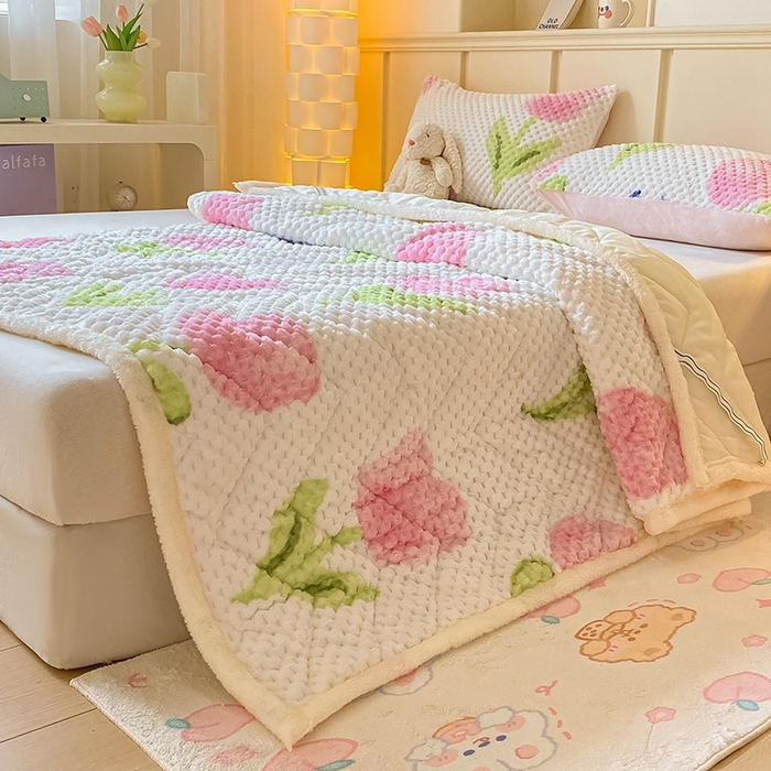 91家纺网 家纺一手货源 找家纺 澳梵家居 2023新款豆豆绒夹棉床护垫 粉色郁金香