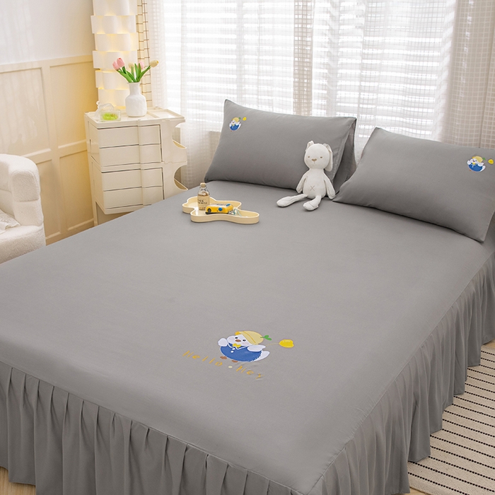 91家纺网 家纺一手货源 找家纺 极梦家纺（支持定制） 2025新款韩版纯色卡通单床裙三件套素色 深灰小鸭