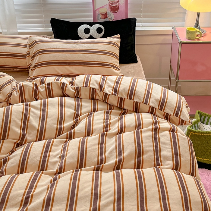 91家纺网 家纺一手货源 找家纺 雅居纺家纺 2023新款毛巾绣混搭牛奶绒四件套 混搭咖条