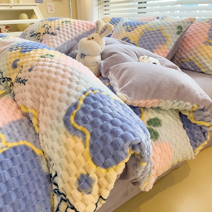 91家纺网 家纺一手货源 找家纺 （总）丝幔家纺 2025新款亲肤舒适母婴级豆豆绒被套四件套