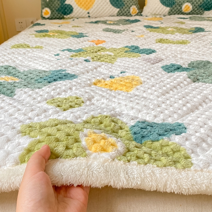 91家纺网 家纺一手货源 找家纺 澳梵家居 2023新款豆豆绒夹棉床护垫 绿色心情