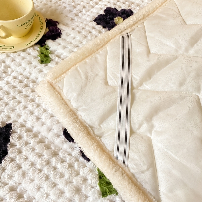 91家纺网 家纺一手货源 找家纺 澳梵家居 2023新款豆豆绒夹棉床护垫 小花花