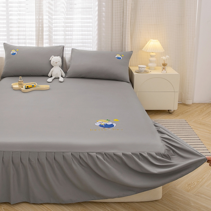 91家纺网 家纺一手货源 找家纺 极梦家纺（支持定制） 2025新款韩版纯色卡通单床裙三件套素色 深灰小鸭