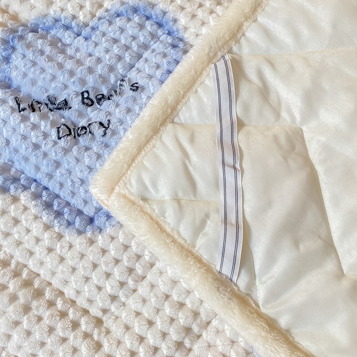 91家纺网 家纺一手货源 找家纺 澳梵家居 2023新款豆豆绒夹棉床护垫 爱的抱抱