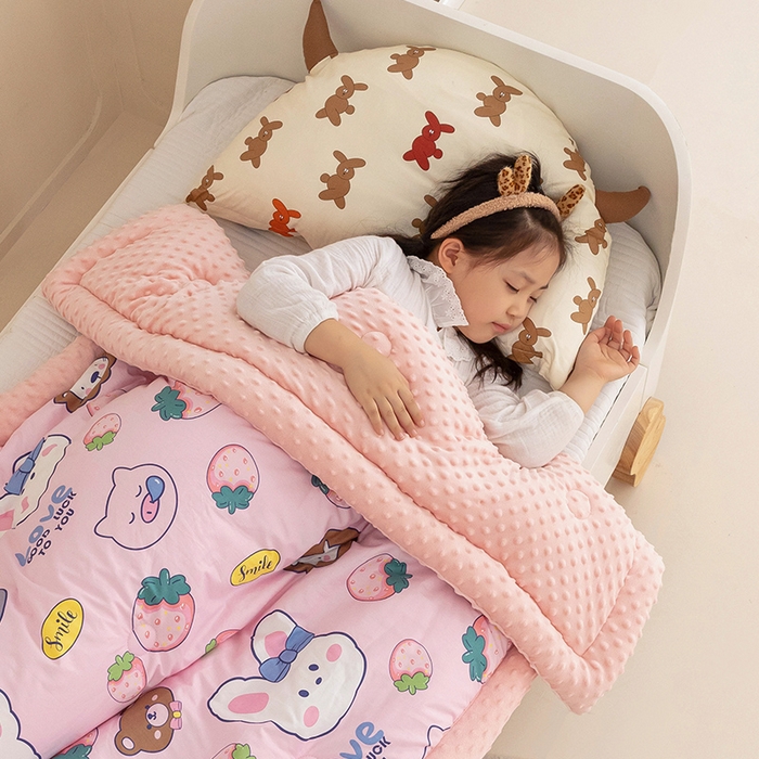 91家纺网 家纺一手货源 找家纺 嗨生活 2023新款全棉儿童被春秋被冬被幼儿园被子豆豆被-一体款 安妮兔