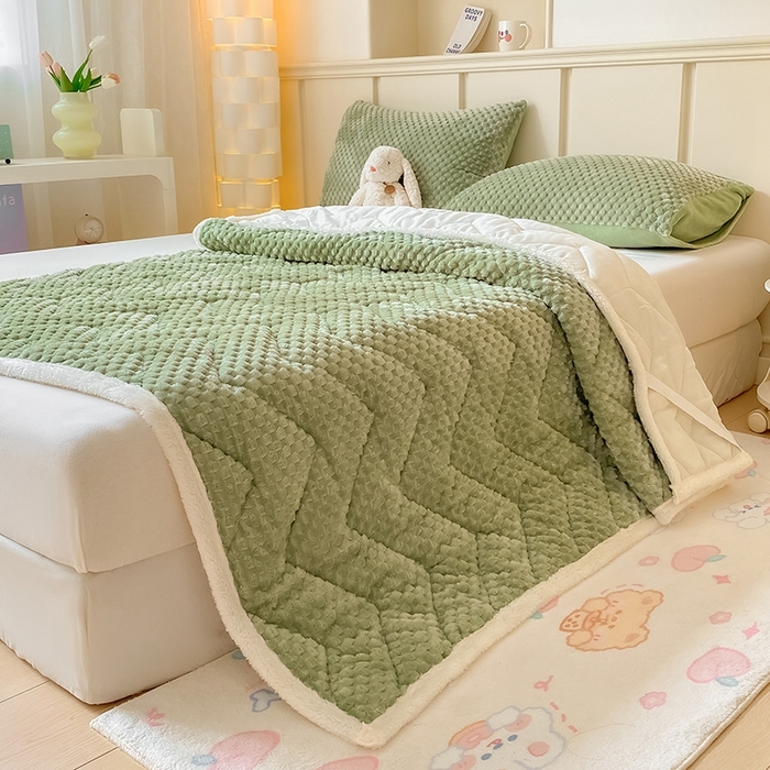 91家纺网 家纺一手货源 找家纺 澳梵家居 2023新款豆豆绒夹棉床护垫 豆豆-草绿