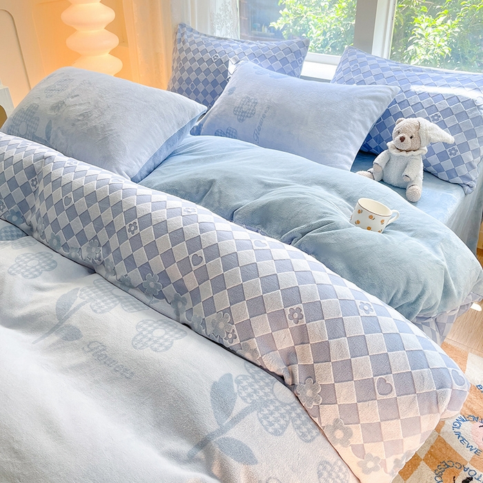 91家纺网 家纺一手货源 找家纺 雅居纺家纺 2023新款立体雕花牛奶绒幸运花系列 幸运花-蓝