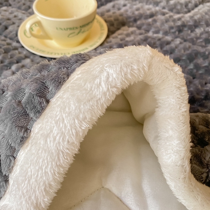 91家纺网 家纺一手货源 找家纺 澳梵家居 2023新款豆豆绒夹棉床护垫 豆豆-灰色