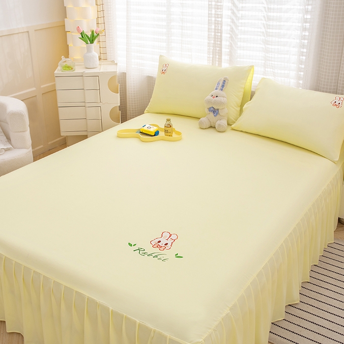 91家纺网 家纺一手货源 找家纺 极梦家纺（支持定制） 2025新款韩版纯色卡通单床裙三件套素色 米黄小兔