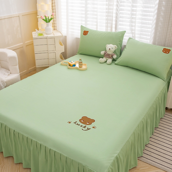 91家纺网 家纺一手货源 找家纺 极梦家纺（支持定制） 2025新款韩版纯色卡通单床裙三件套素色 草绿小熊