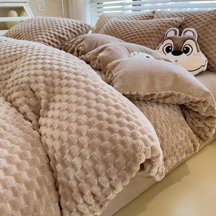 91家纺网 家纺一手货源 找家纺 （总）丝幔家纺 2025新款亲肤舒适母婴级豆豆绒被套四件套