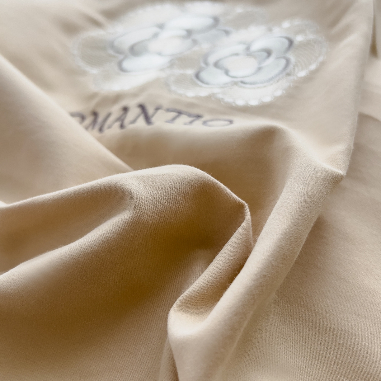 91家纺网 家纺一手货源 找家纺 嘉汀兰家居 2023秋冬新品100支超细磨毛轻奢四件套—COCO小姐 卡其