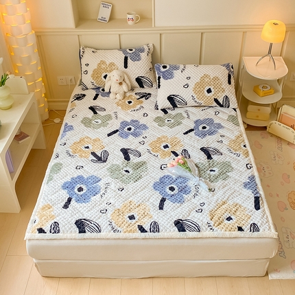 91家纺网 家纺一手货源 找家纺 澳梵家居 2023新款豆豆绒夹棉床护垫 花季