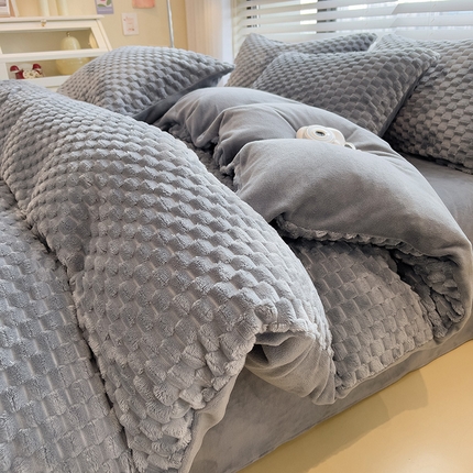 91家纺网 家纺一手货源 找家纺 （总）丝幔家纺 2025新款亲肤舒适母婴级豆豆绒被套四件套