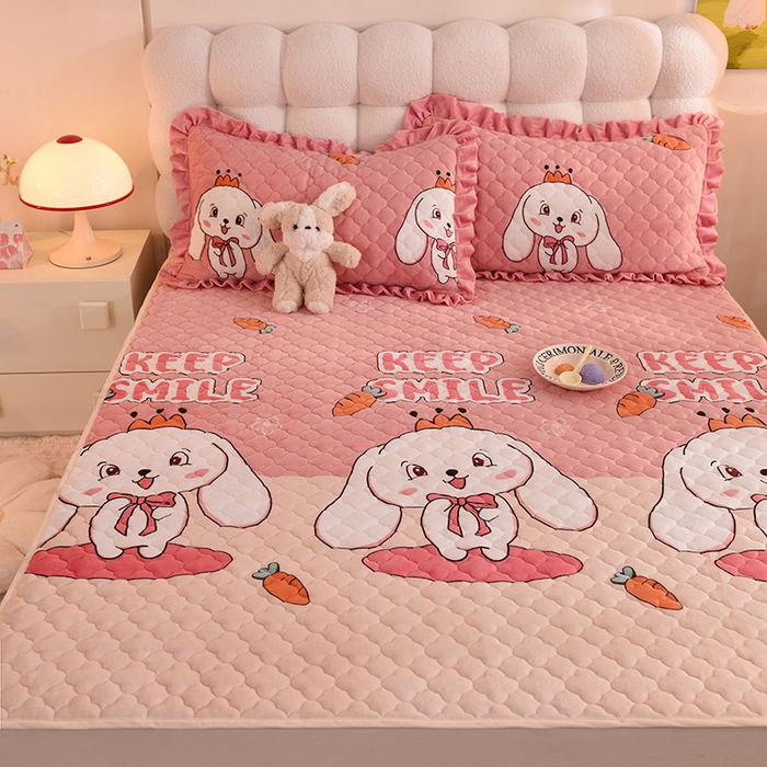 91家纺网 家纺一手货源 找家纺 美达 2025新款A类牛奶绒夹棉床垫 玉兔粉