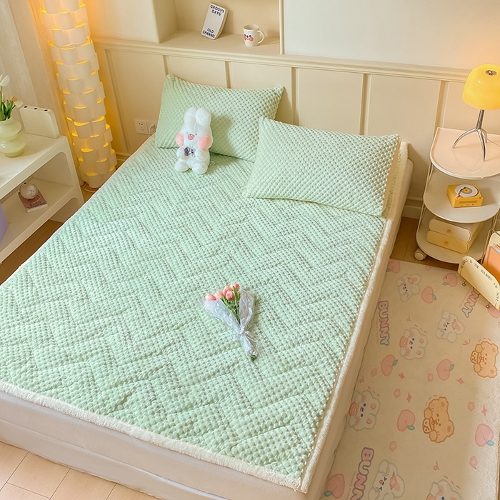 91家纺网 家纺一手货源 找家纺 澳梵家居 2023新款豆豆绒夹棉床护垫 豆豆-嫩绿