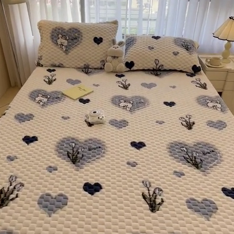 91家纺网 家纺一手货源 找家纺 丝幔家纺 2025新款 豆豆绒床笠 爱心兔