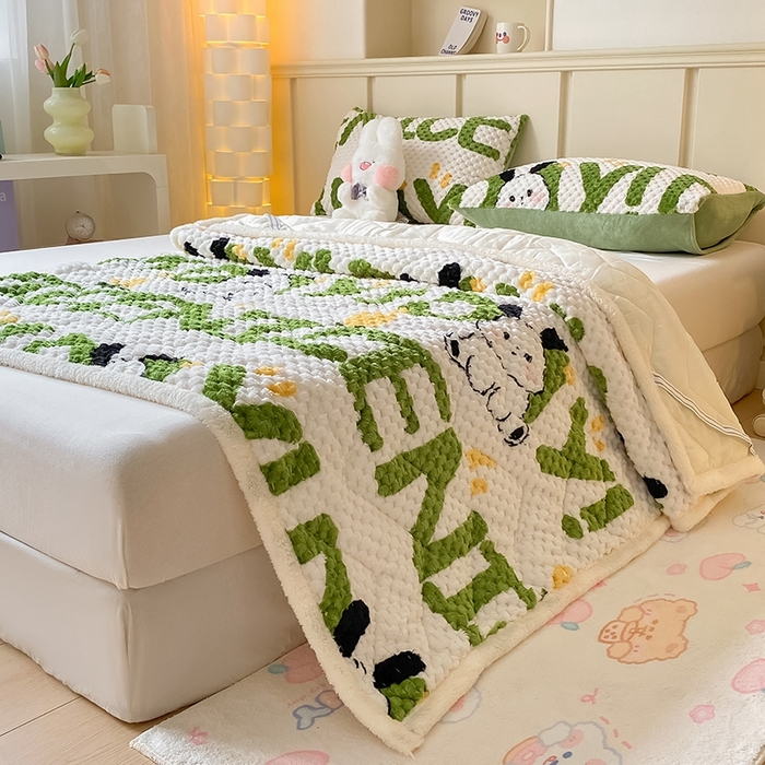 91家纺网 家纺一手货源 找家纺 澳梵家居 2023新款豆豆绒夹棉床护垫 字母兔兔