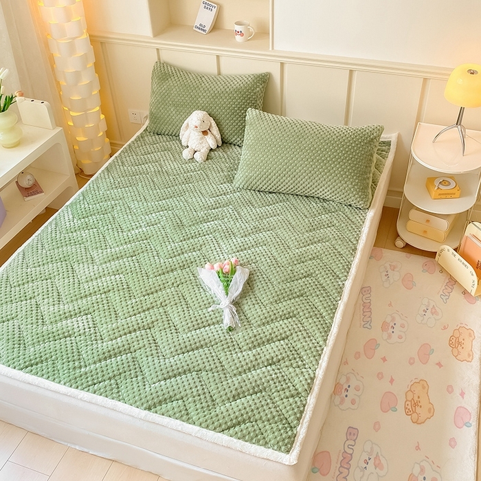 91家纺网 家纺一手货源 找家纺 澳梵家居 2023新款豆豆绒夹棉床护垫 豆豆-草绿