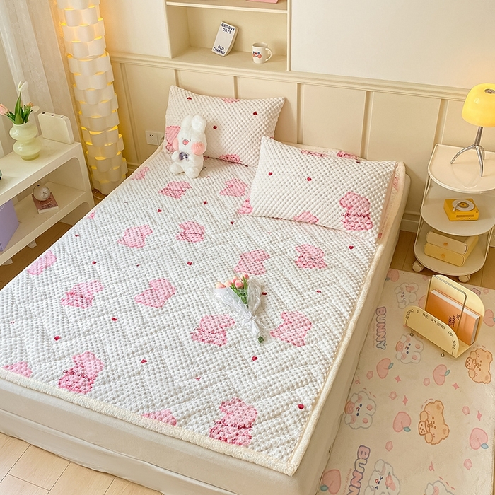 91家纺网 家纺一手货源 找家纺 澳梵家居 2023新款豆豆绒夹棉床护垫 一只兔兔