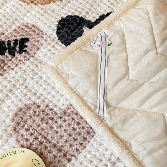 91家纺网 家纺一手货源 找家纺 澳梵家居 2023新款豆豆绒夹棉床护垫 咖啡兔