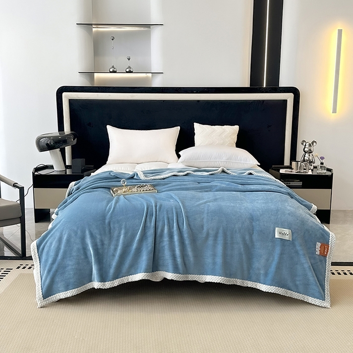 91家纺网 家纺一手货源 找家纺 2023新款400g高克重纯色双面牛奶绒毛毯盖毯毯子 浅蓝色