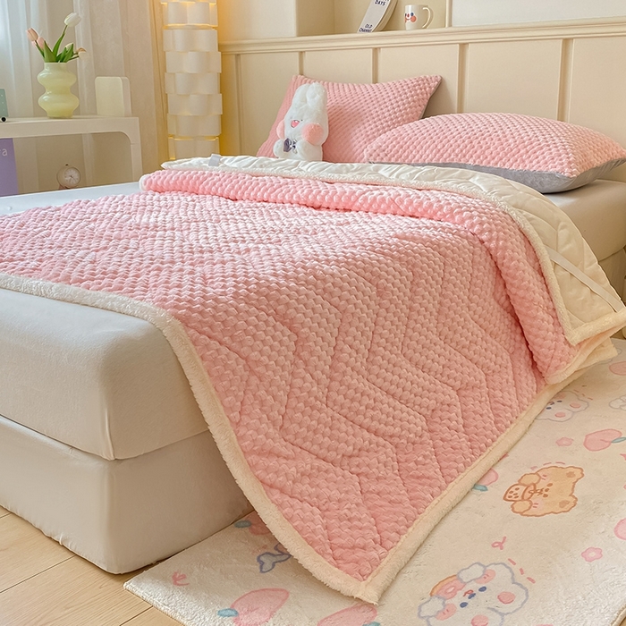 91家纺网 家纺一手货源 找家纺 澳梵家居 2023新款豆豆绒夹棉床护垫 豆豆-粉