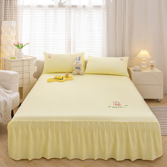 91家纺网 家纺一手货源 找家纺 极梦家纺（支持定制） 2025新款韩版纯色卡通单床裙三件套素色 米黄小兔